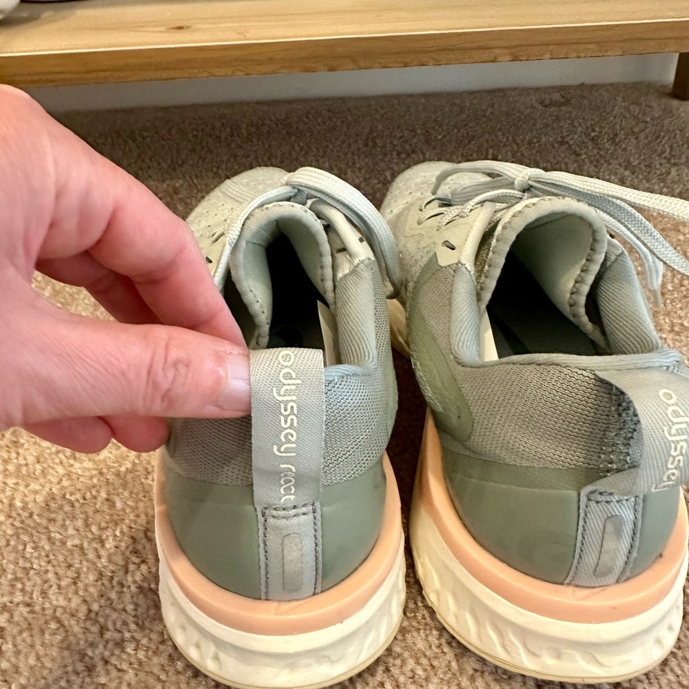 Nike Women's Odyssey React Sneakers Gray and Pink - Picture 6 of 9